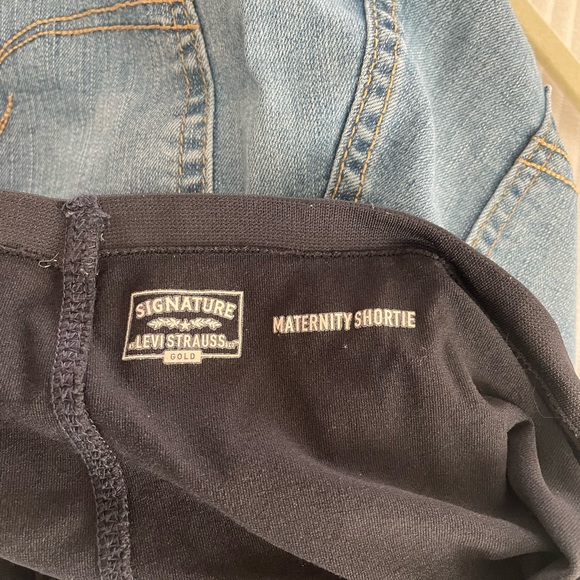 Signature by Levi Strauss & Co. Gold Label Women's Maternity Mid-Rise Shorts - Picture 3 of 5